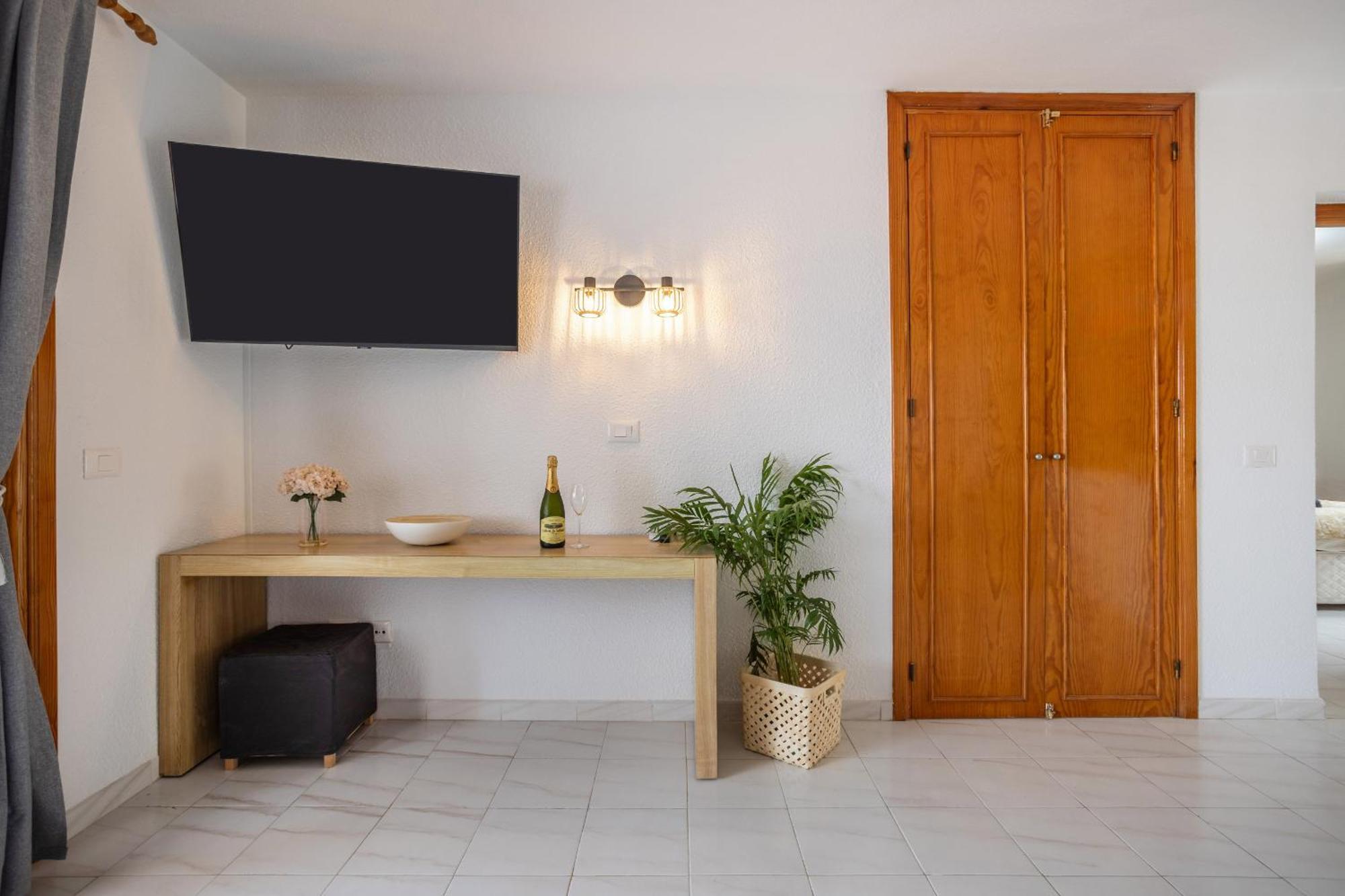 Cozy Port Royal Margot Sunset View Home By Lovetenerife Los Cristianos  Εξωτερικό φωτογραφία